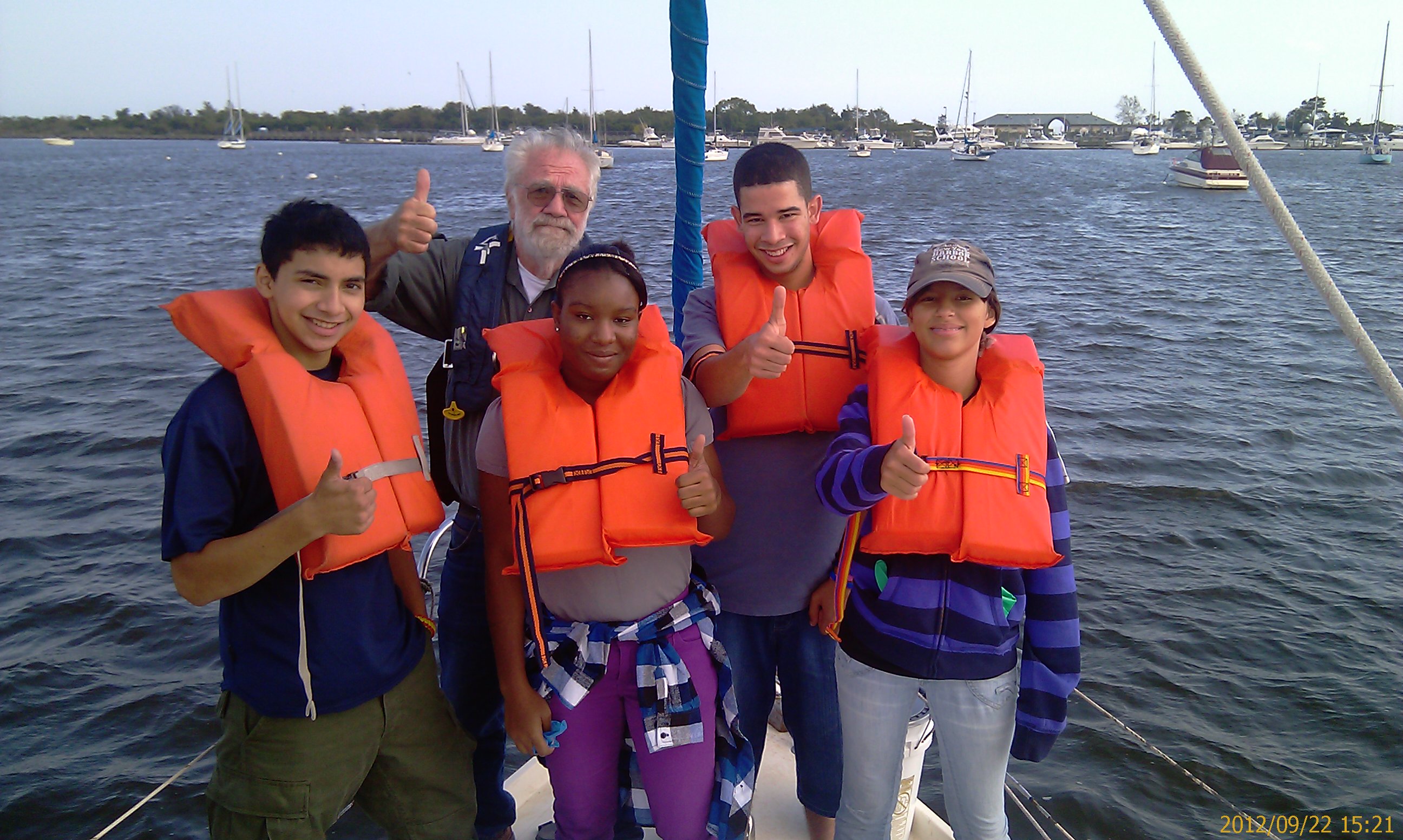 Captain and Scientist Matthew Leahey with our Harbor scholars preparing for a plankton tow.